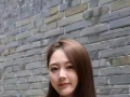 姑娘穿得真时尚，配得好看！
