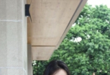 衣风尚集：日常分享。挂脖炭灰色吊带简单搭配亮色黑色凉鞋，剪短了头发，下午茶周末吸氧#氛围感#御姐 #穿搭 #日常分享 #高跟鞋