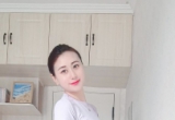 园中闲坐的看花