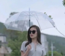 为什么别人穿灰色连体短裤松弛利落，你穿却局促显邋遢？抓准版型面料，轻松穿出轻奢日常感