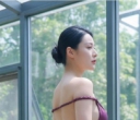 穿搭高级性感何须露肤 妥帖版型勾勒线条更有余韵
