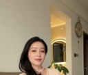 舒适的沙发里才有松驰感，装得下满心的慵懒。