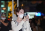 穿黑裙的时尚女生