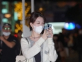 穿黑裙的时尚女生