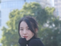 穿黑衣的时尚女生