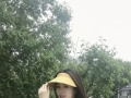 漫走水乡街巷，与清风绿意碰面，T恤+牛仔裤永不过时。#简约t恤牛仔裤# #针织配牛仔裤# #通勤牛仔裤衬衫#