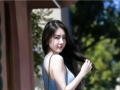 入夏偏爱低饱和浅蓝 这款无印花包臀裙出镜率超高
