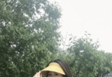 漫走水乡街巷，与清风绿意碰面，T恤+牛仔裤永不过时。#简约t恤牛仔裤# #针织配牛仔裤# #通勤牛仔裤衬衫#