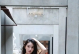 在上海张园拍到一个有气质的美女，台风天也要分享