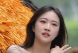 今日时尚穿搭分享:浅卡其色方领短袖包臀连衣裙 一身浅卡其色方领短袖包臀连衣裙，面料柔软修身， 裙身》捕捉路过时尚在百度发表了新动态 ​​​