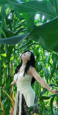 阿姨钻进玉米地一顿拍，这才是闯入了大自然