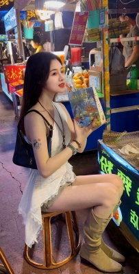 夜市灯火阑珊，书香伴我行。