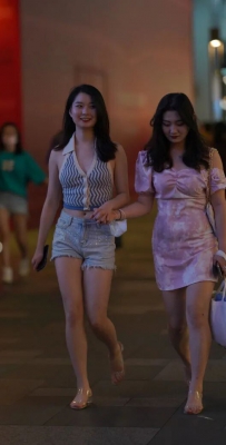 笑容满面的美眉