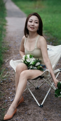 不被定义的午后，阳光、花香和一把折叠椅，就是全部的浪漫。 ​​​