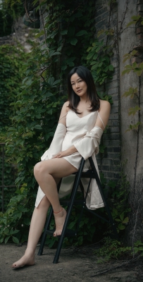 骨子里的温柔，是岁月给的性感✨ 安静的时候，最勾人，对吗？ #女人味 #氛围感 #中年女性魅力 #情绪写真 #我的摄影日记