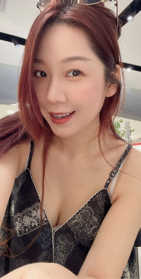 你说衣服好看还是我好看[害羞]